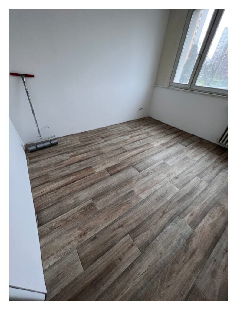 Pokládka PVC podlahy ve městských bytech v Bohumíně.