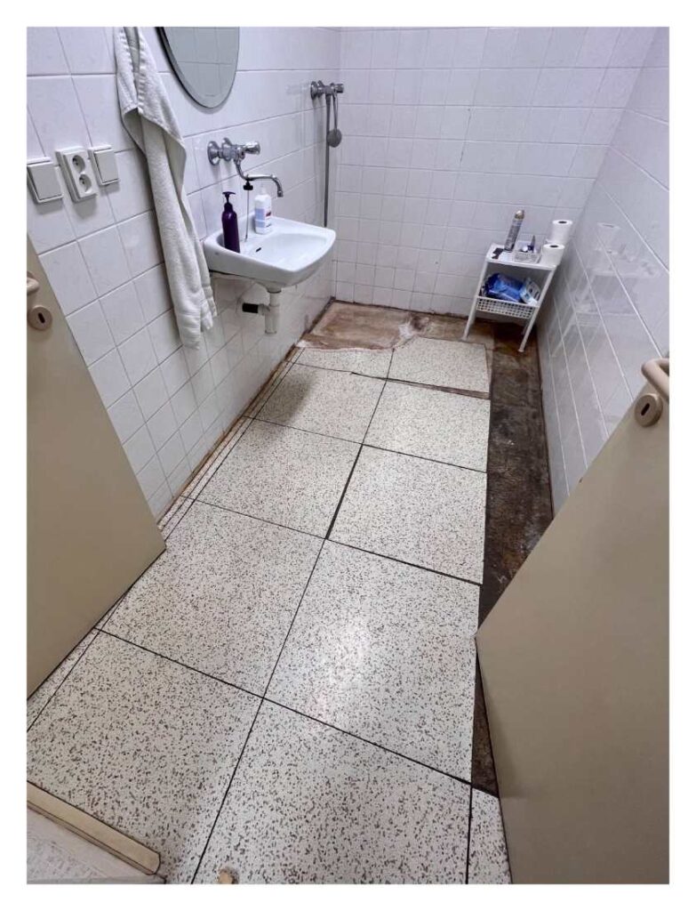 Renovace podkladu a pokládka PVC krytiny v zázemí Rychvaldské lékárny SANO.