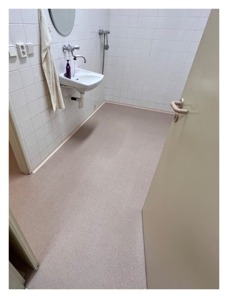 Renovace podkladu a pokládka PVC krytiny v zázemí Rychvaldské lékárny SANO.