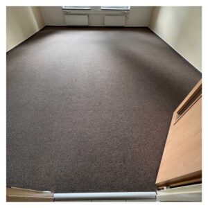 Renovace podkladu a pokládka koberce v kancelářích na Městském úřadě v Rychvaldě.