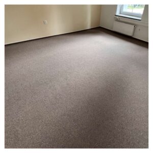 Renovace podkladu a pokládka koberce v kancelářích na Městském úřadě v Rychvaldě.