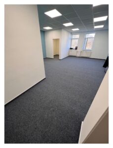 Pokládka zátěžového koberce pro pobočku Allianz pojišťovny, a. s. ve městě Orlová.