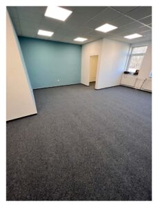 Pokládka zátěžového koberce pro pobočku Allianz pojišťovny, a. s. ve městě Orlová.