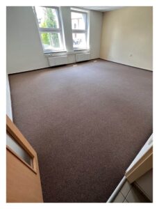 Renovace podkladu a pokládka koberce v kancelářích na Městském úřadě v Rychvaldě.