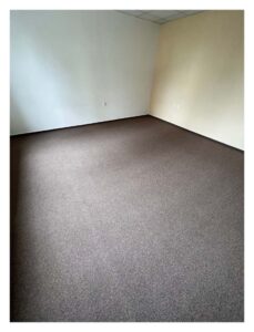 Renovace podkladu a pokládka koberce v kancelářích na Městském úřadě v Rychvaldě.