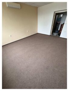 Renovace podkladu a pokládka koberce v kancelářích na Městském úřadě v Rychvaldě.
